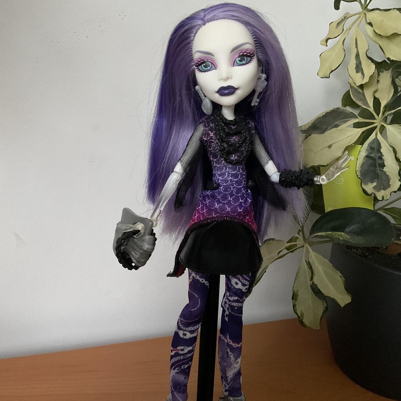 Monster High Picture Day Spectra purchases Vondergeist Doll 2012 NEW & Sealed!