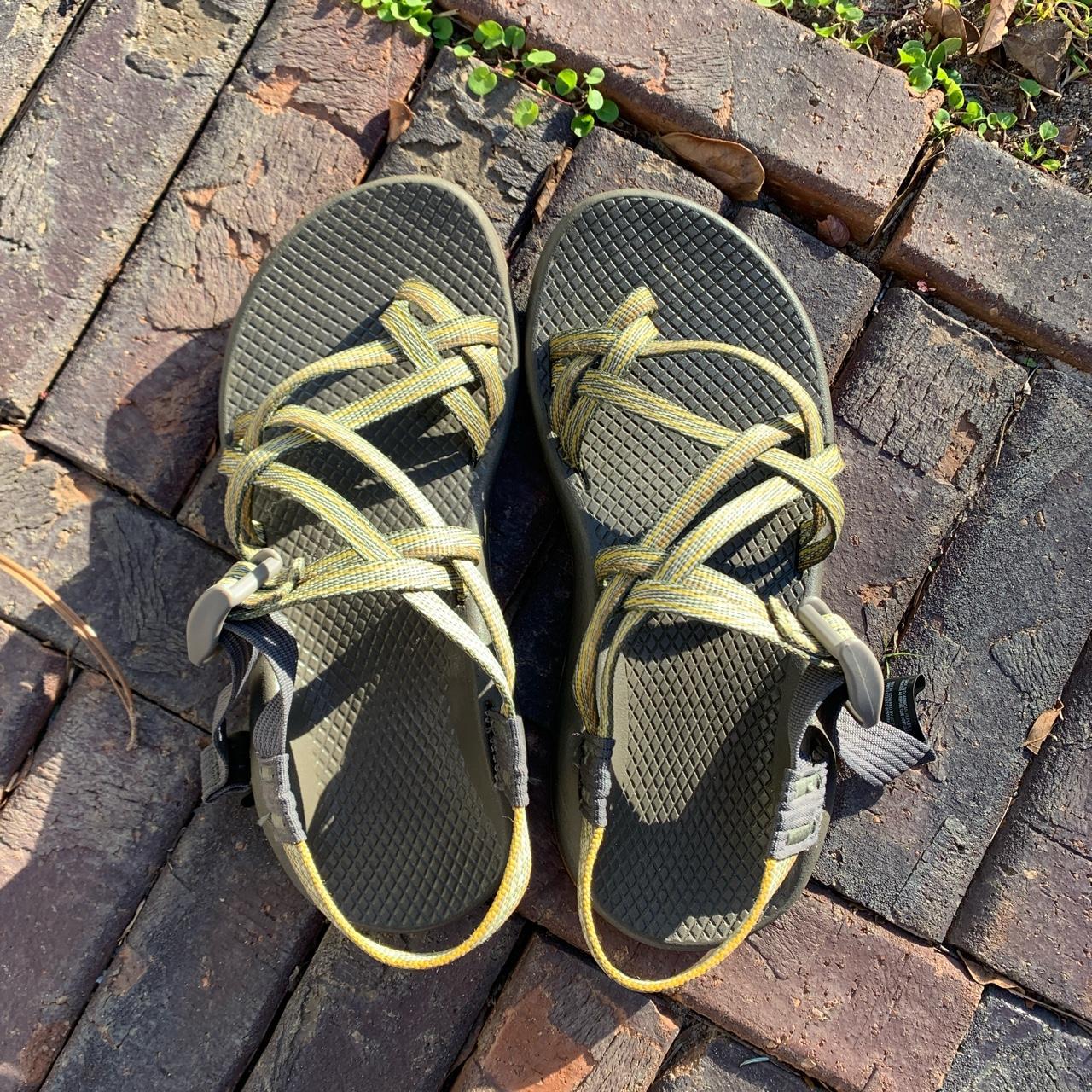chacos no toe strap