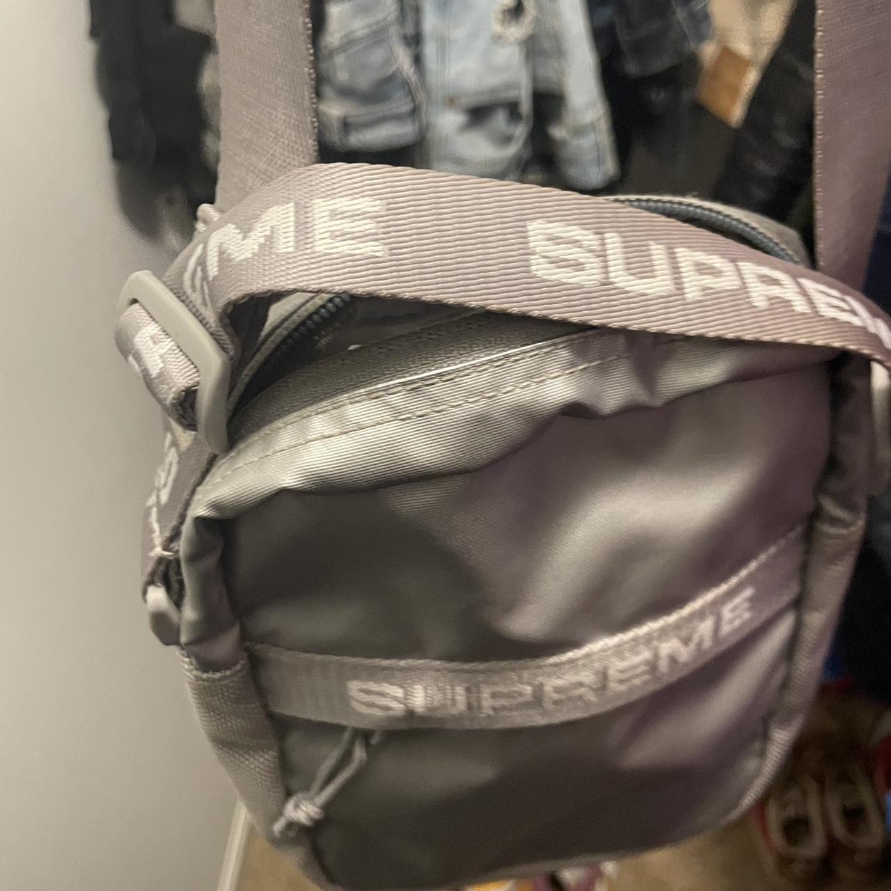 FW22 Supreme Belt Bag shops (Small) in Silver.