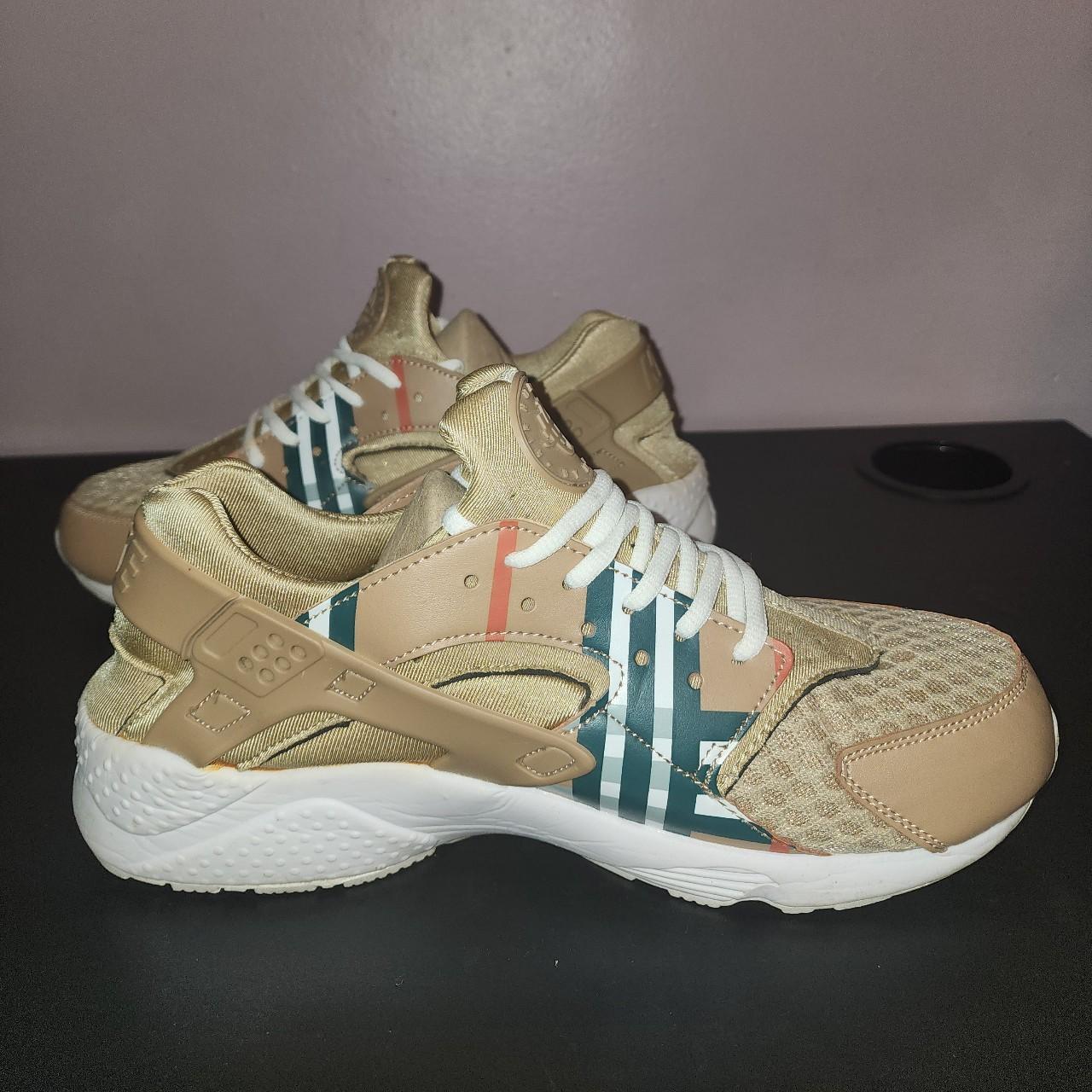 Burberry nike huaraches best sale