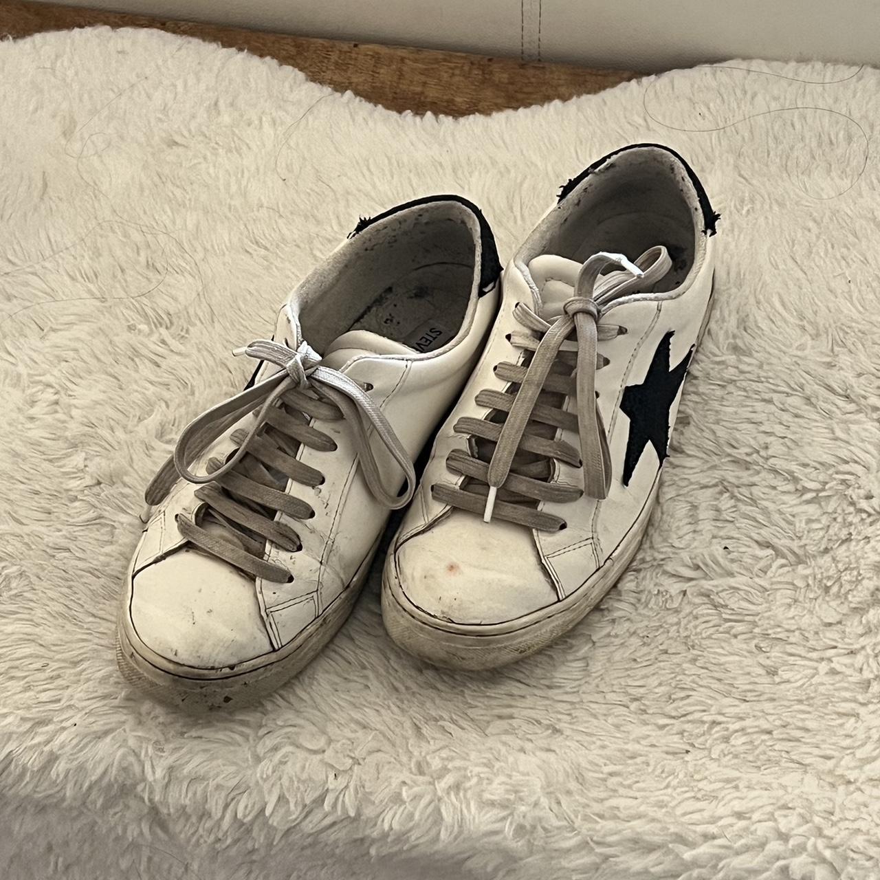 Golden Goose Women's Tan and White Trainers (2)