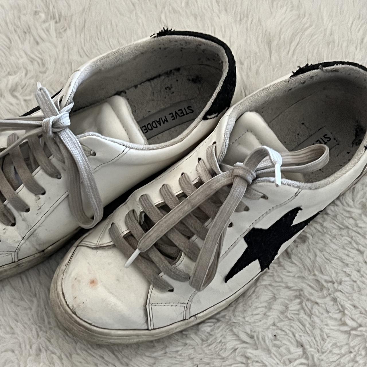 Golden Goose Women's Tan and White Trainers (3)