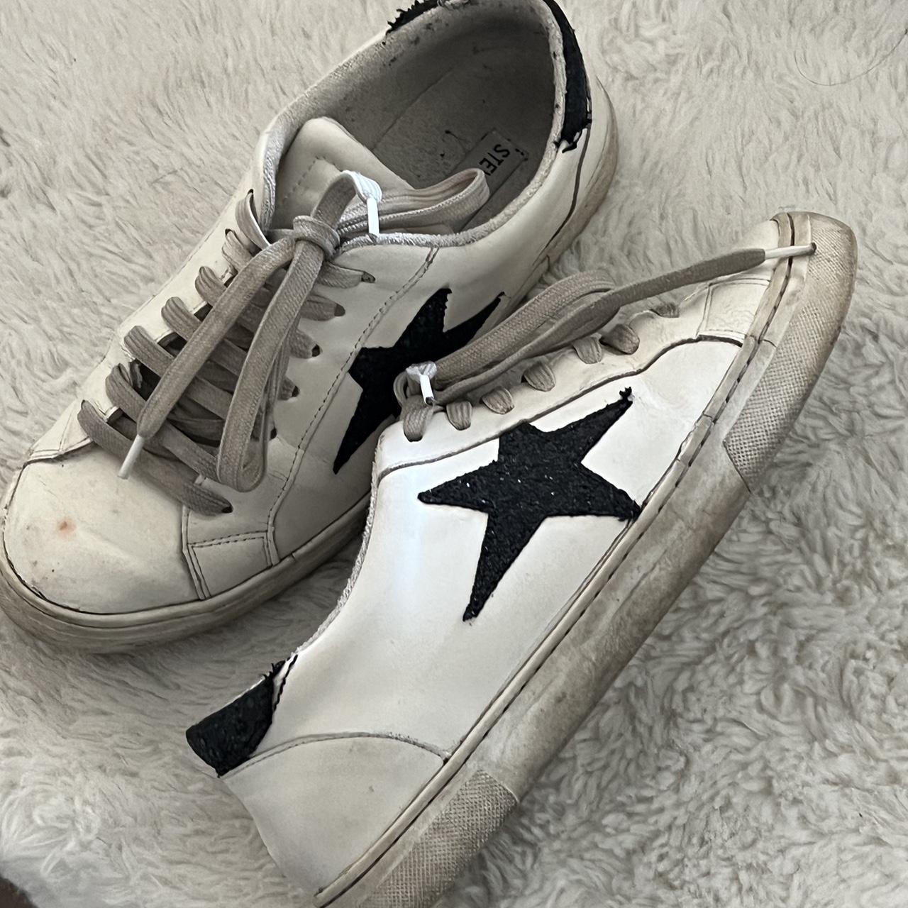 Golden Goose Women's Tan and White Trainers (4)