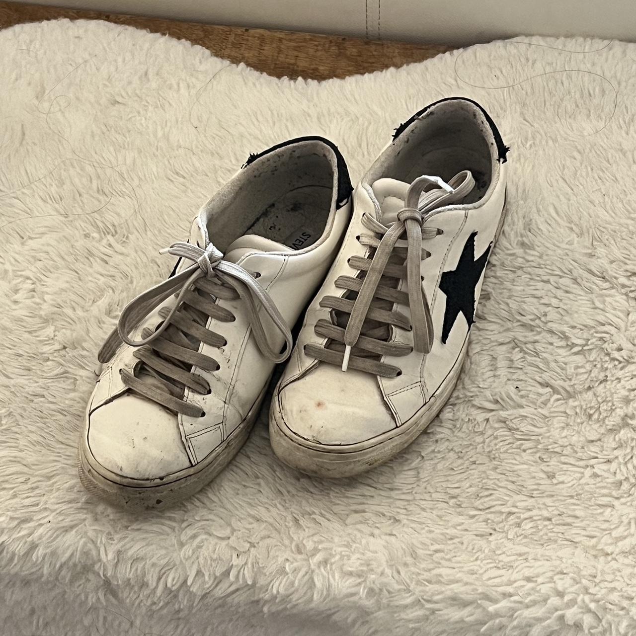 Golden Goose Women's Tan and White Trainers (6)