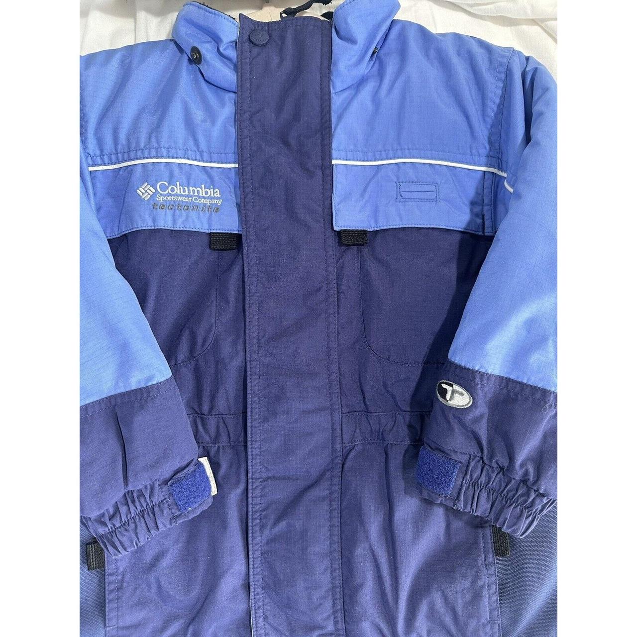 This Columbia Tectonite ski winter jacket is perfect. Depop