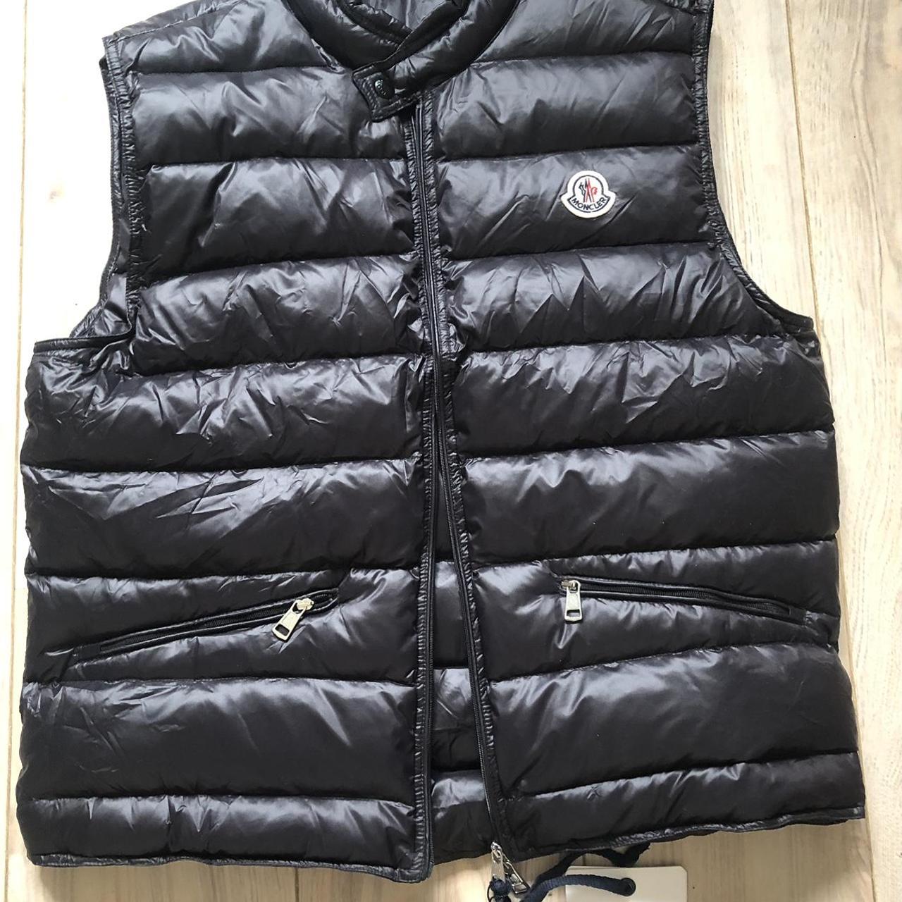 doudoune sans manche moncler neuve Elle traine dans... - Depop