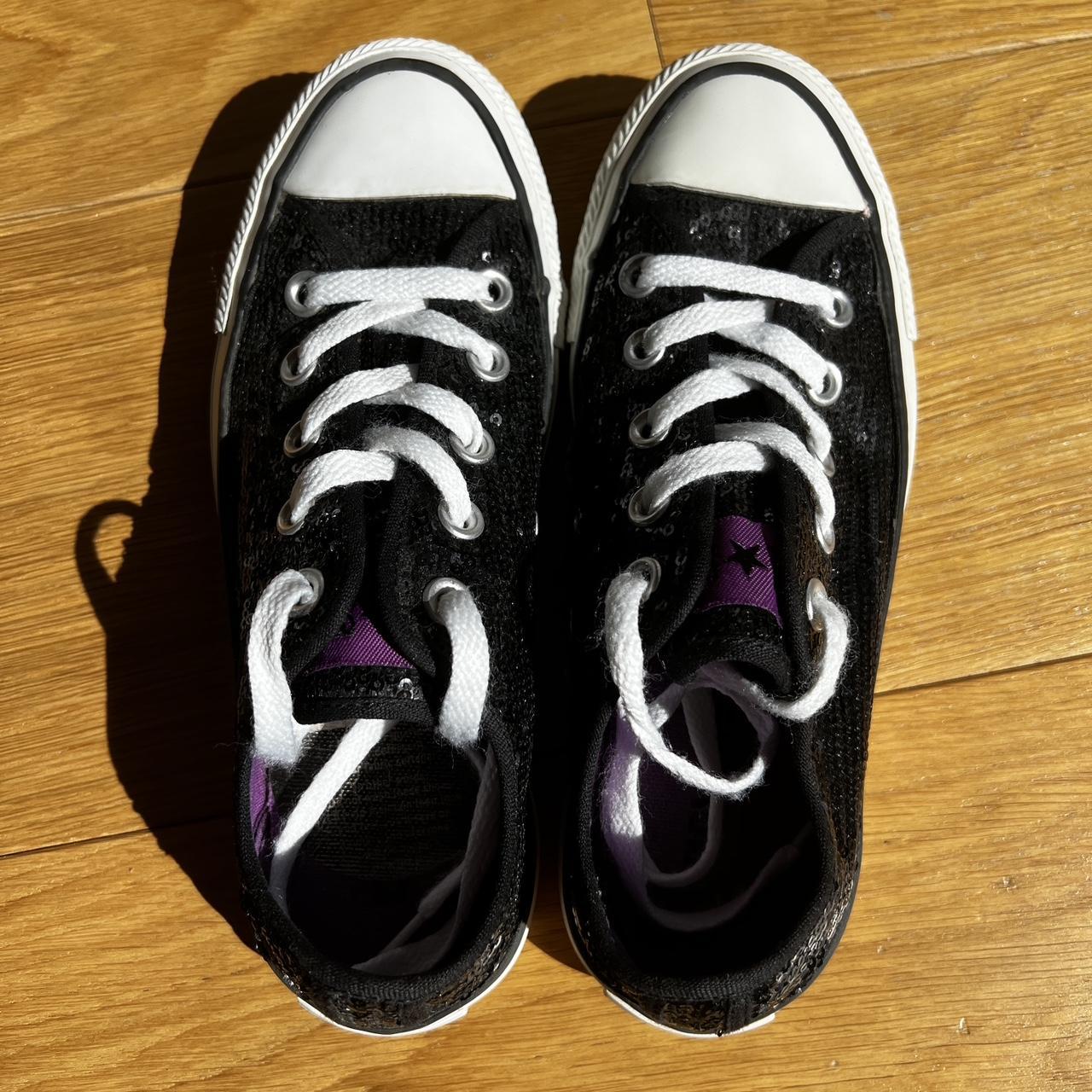 Black converse with purple laces hotsell