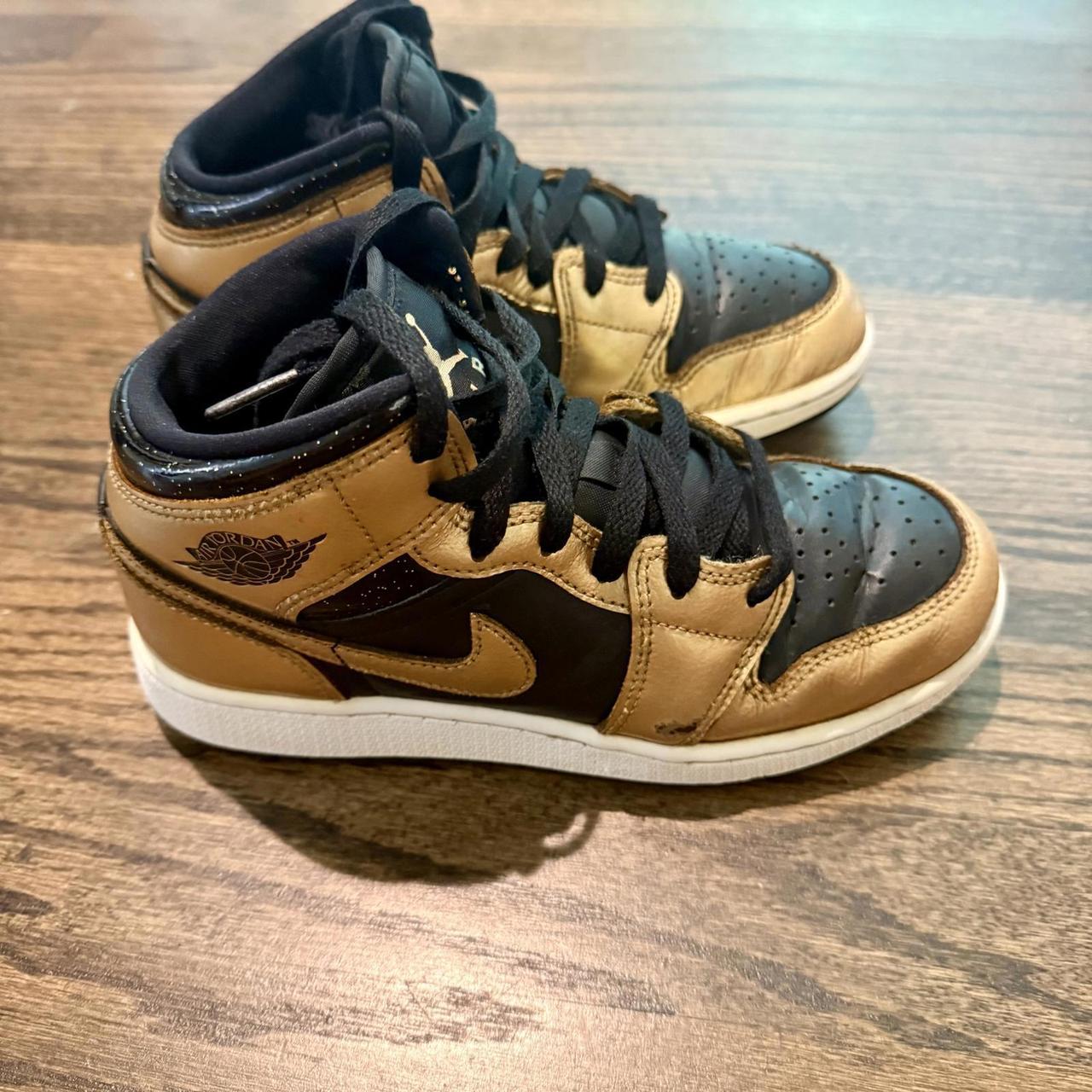 item listed by addisonlv