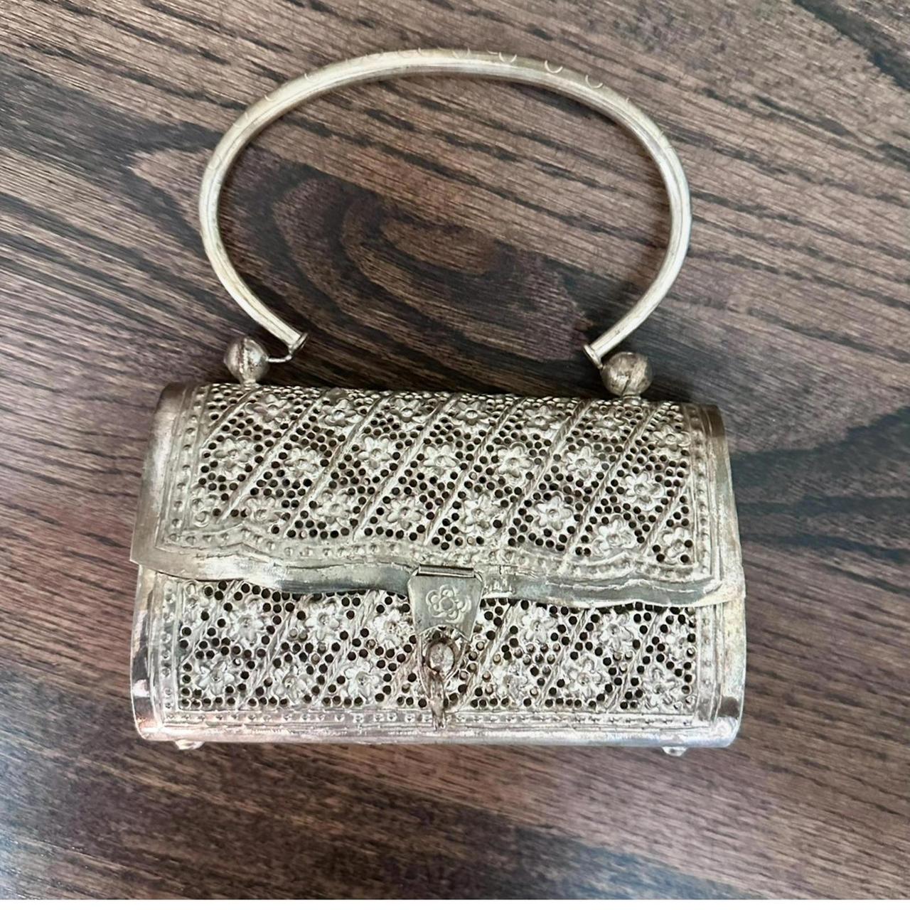 item listed by addisonlv
