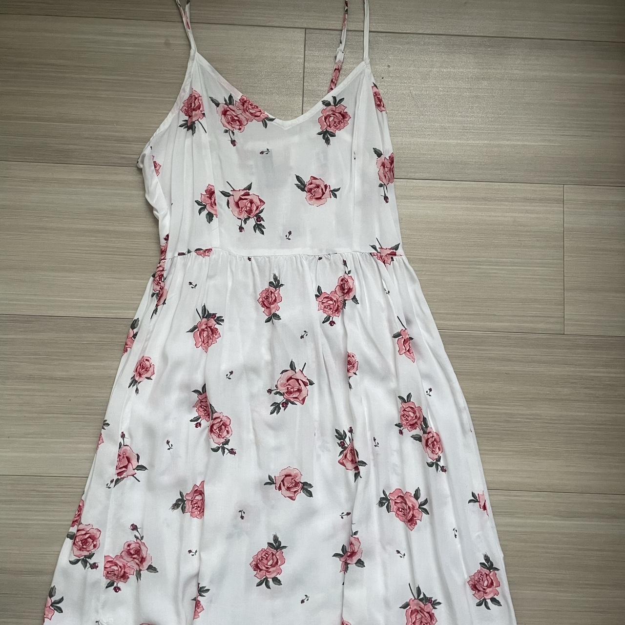 White and pink rose flower flowy summer dress H&M... - Depop