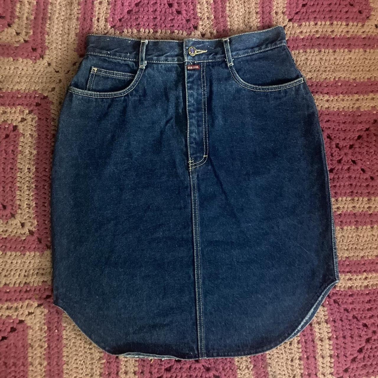 80s dark wash denim skirt with a mid rise fit