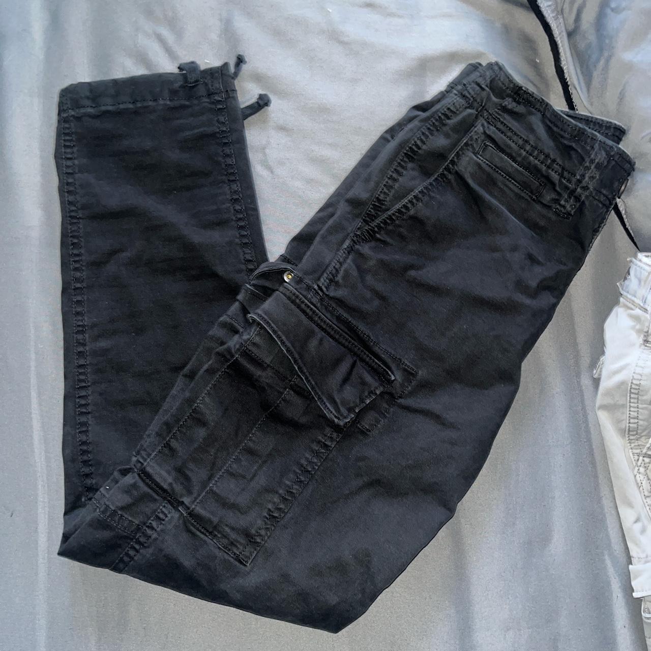 American eagle like new 28x32 black cargo pants - Depop