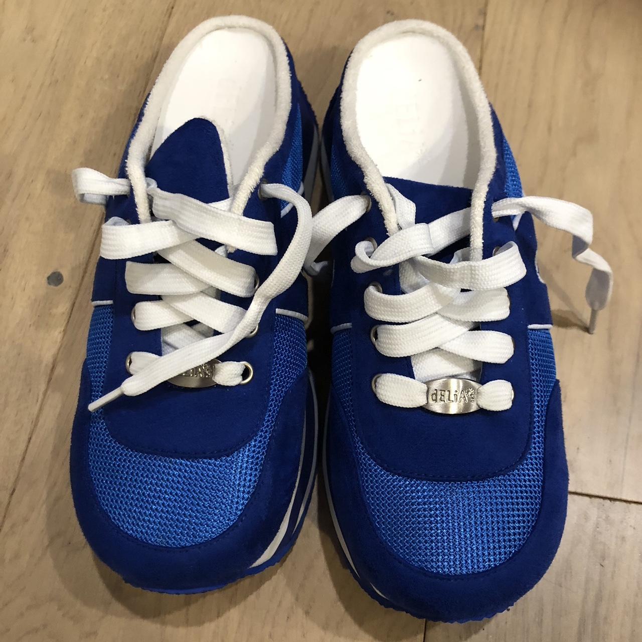 delia sidewalk low top sneaker
