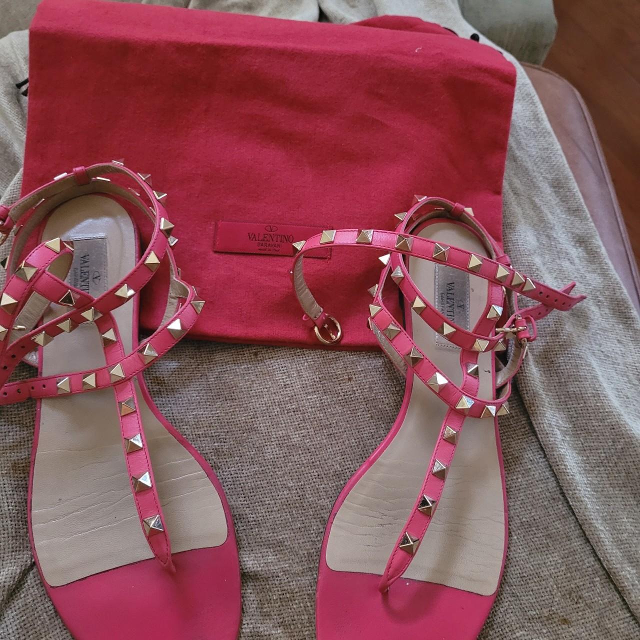 Pink valentino rockstud sandals best sale