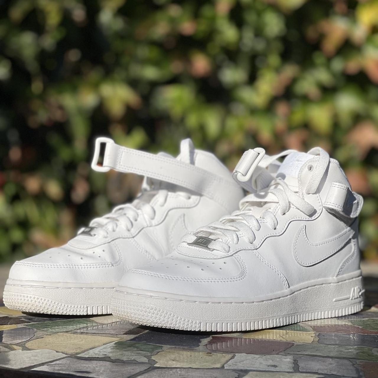 Air force 1 big outlet kid size 5.5 white