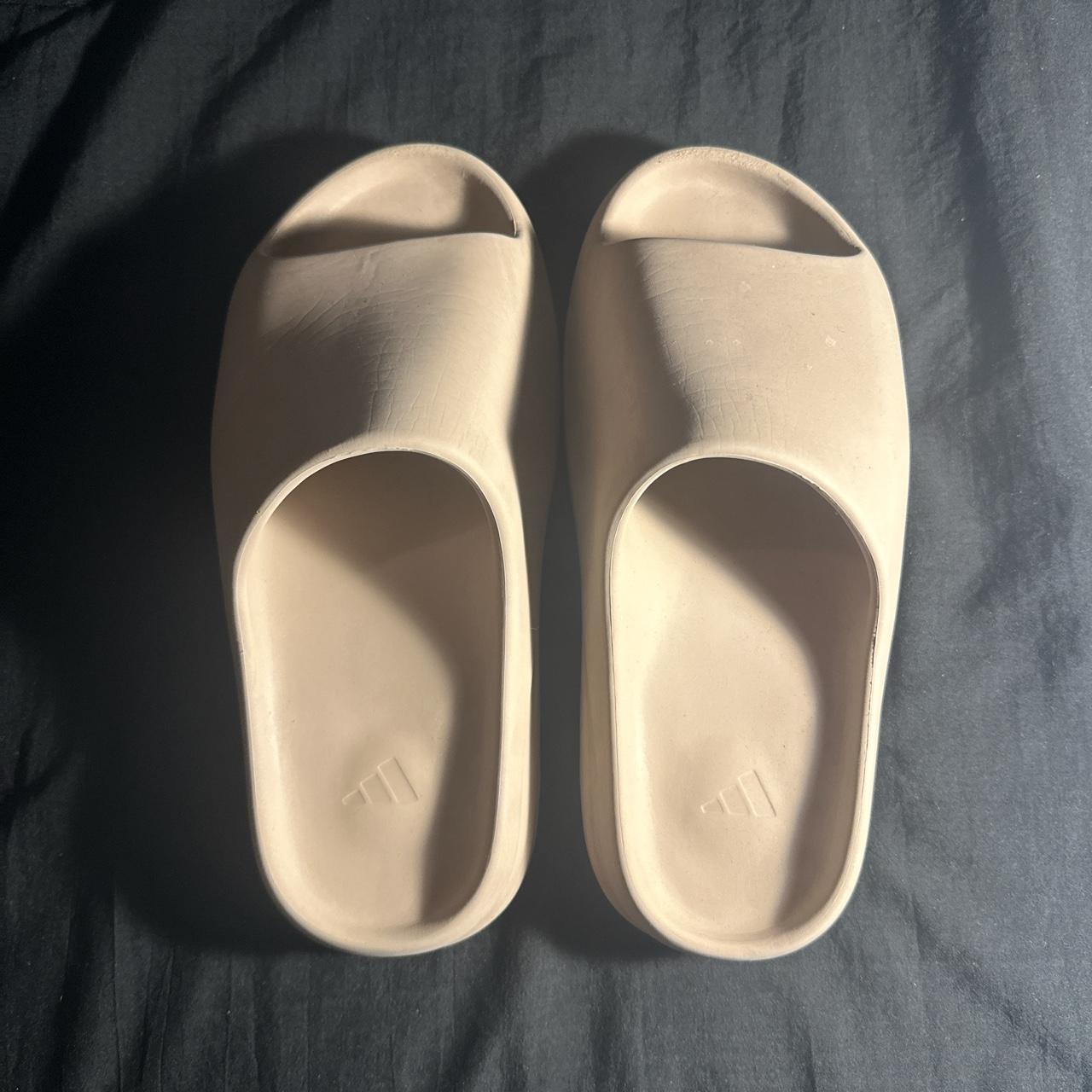 yeezy slides 9.5 mens