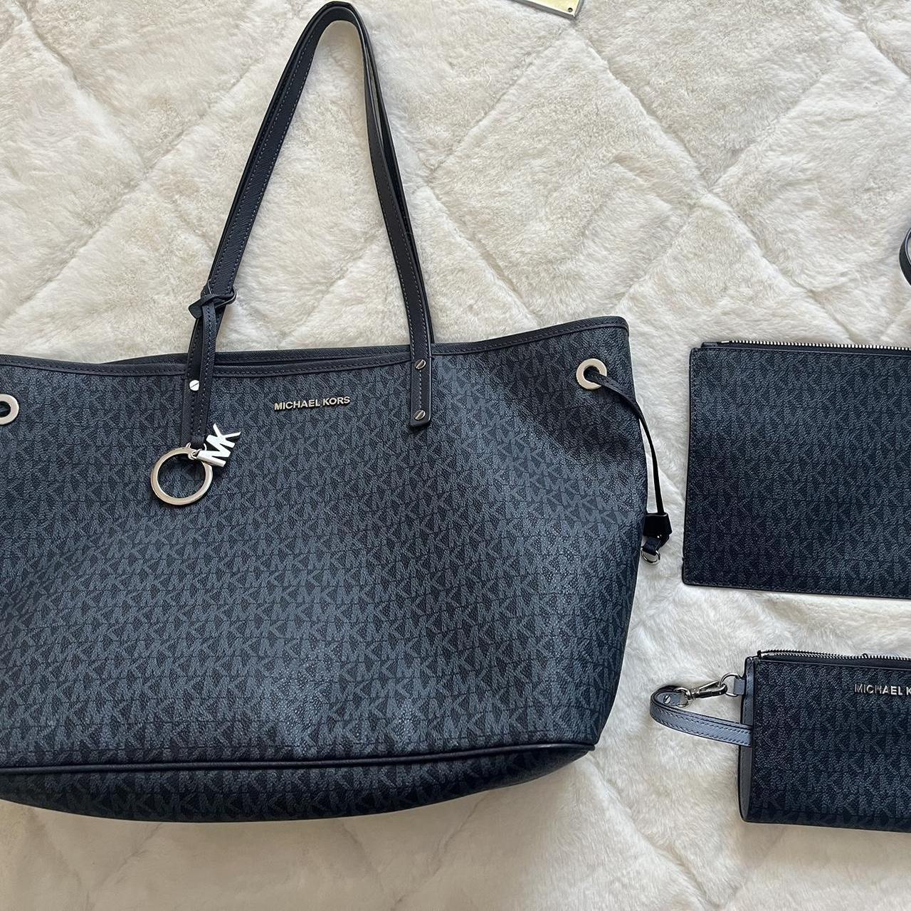 Michael kors best sale navy clutch