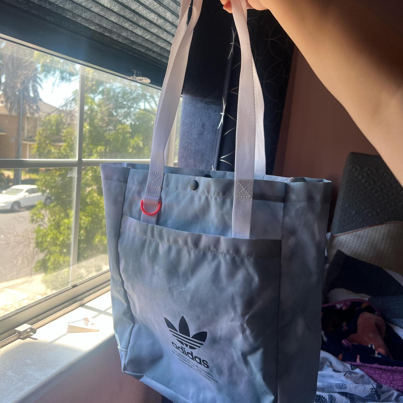 【adidas】Originals Graphic Tote Bag（送料込み） White adidas Originals Graphic Tote Bag - JD Sports Global