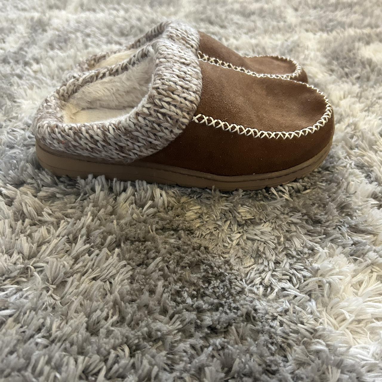 Dearfoams Women's Brown and White Slippers