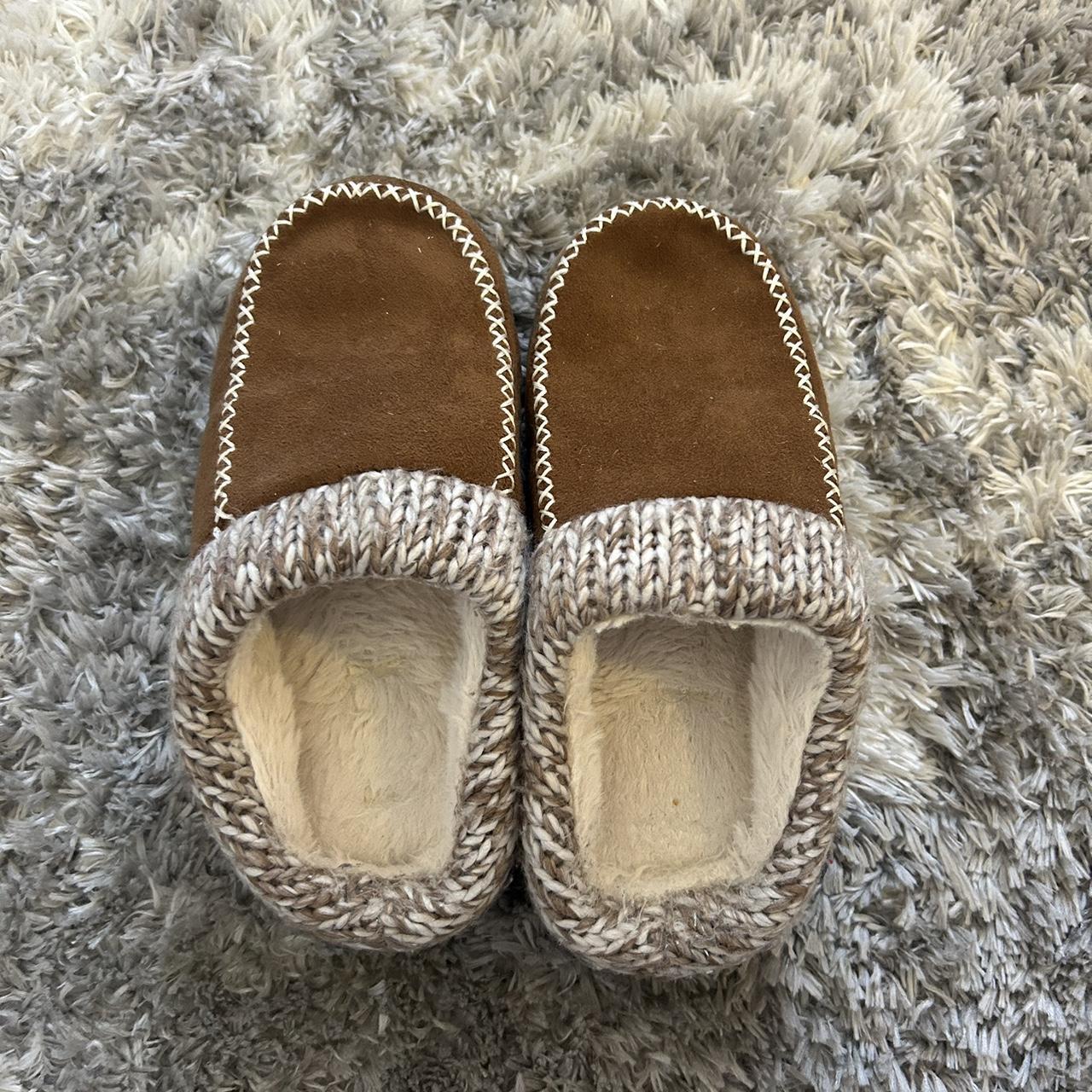 Dearfoams Women's Brown and White Slippers (2)