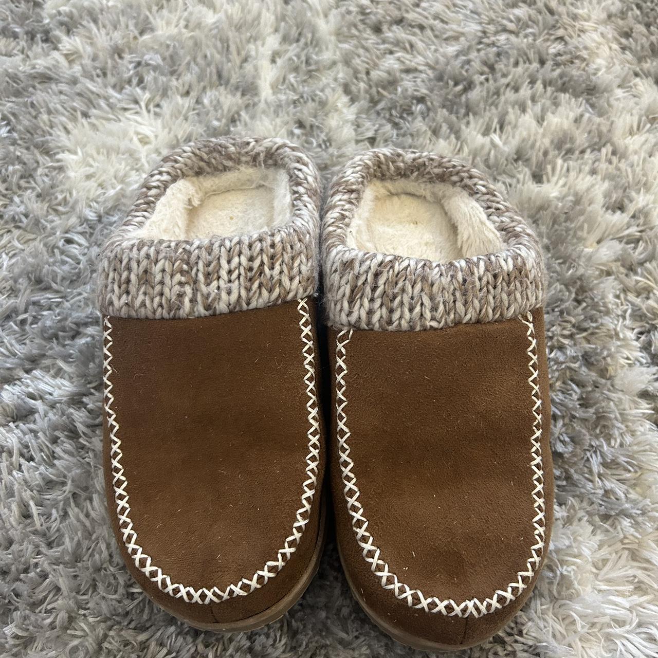 Dearfoams Women's Brown and White Slippers (4)