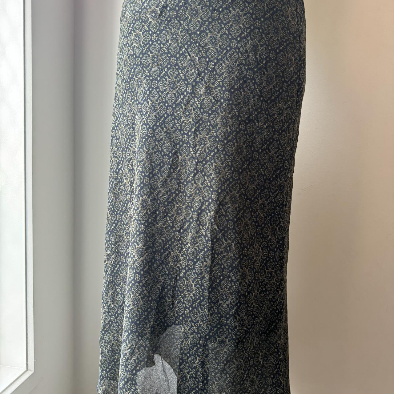 La Belle Fully Lined Skirt Size (looks Medium, see... - Depop