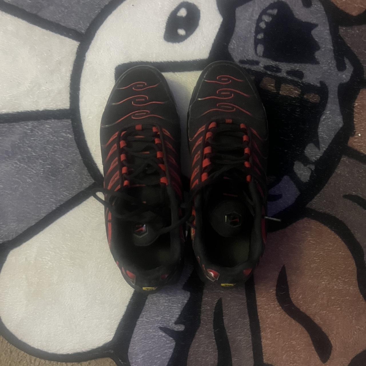 vapor maxes black and red