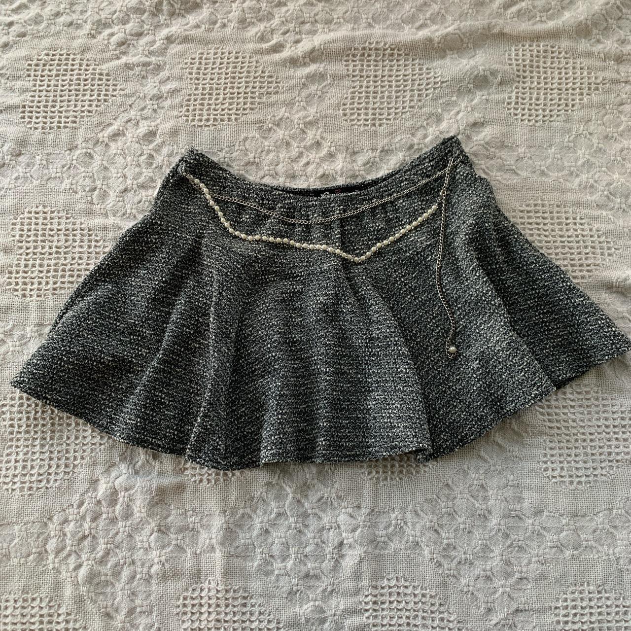 SO Low-Rise Midi Shorts. size 7. olive green color. - Depop