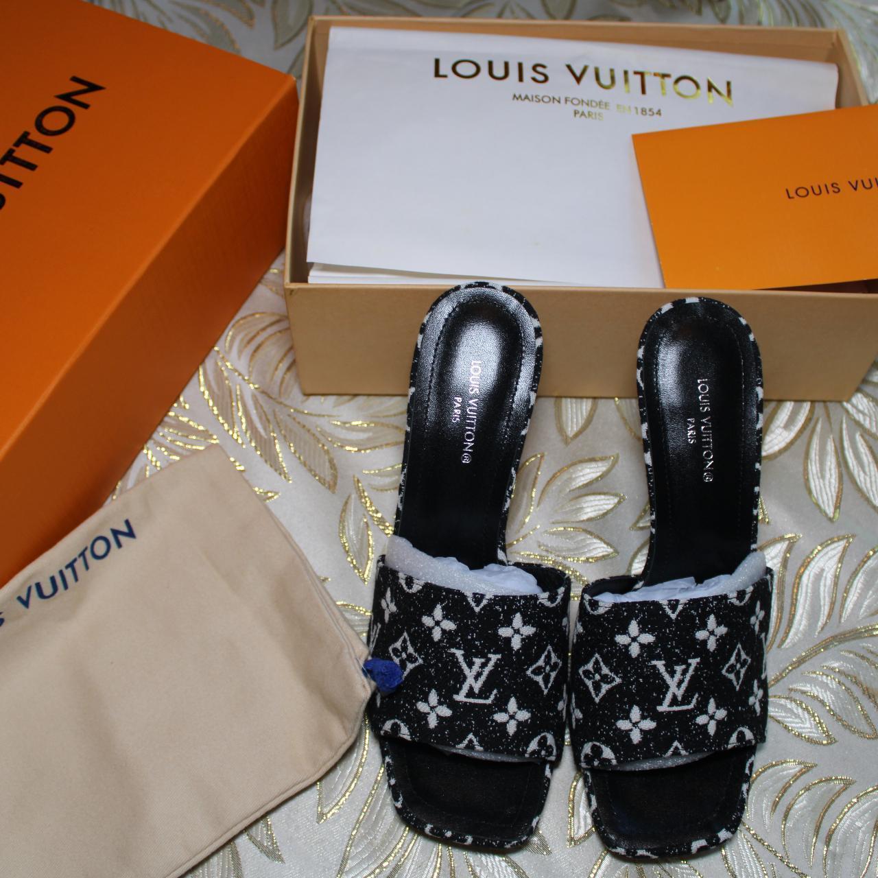 Louis Vuitton Maison Fondee En Paris 1854 Paris - Depop