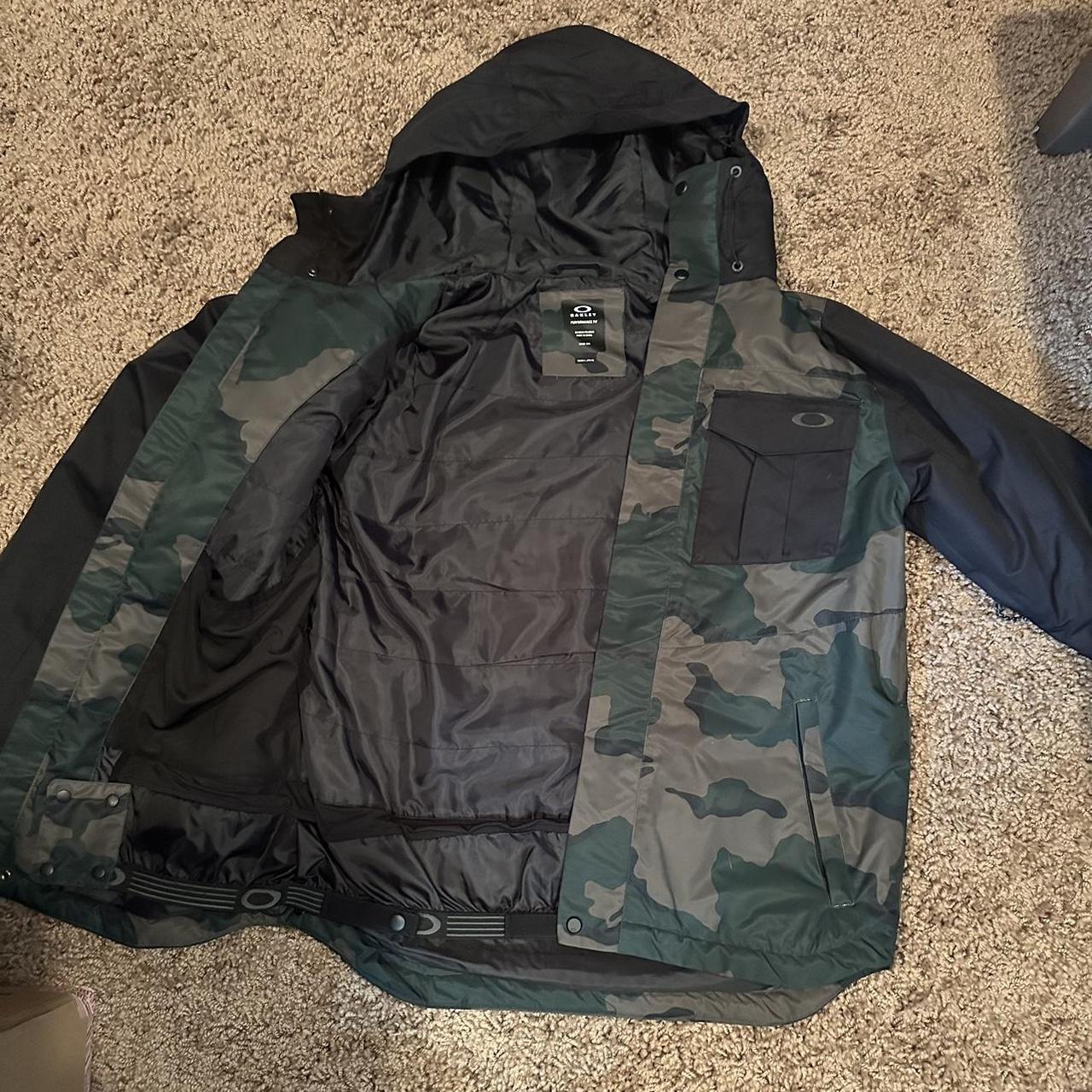 Oakley hot sale snow jacket