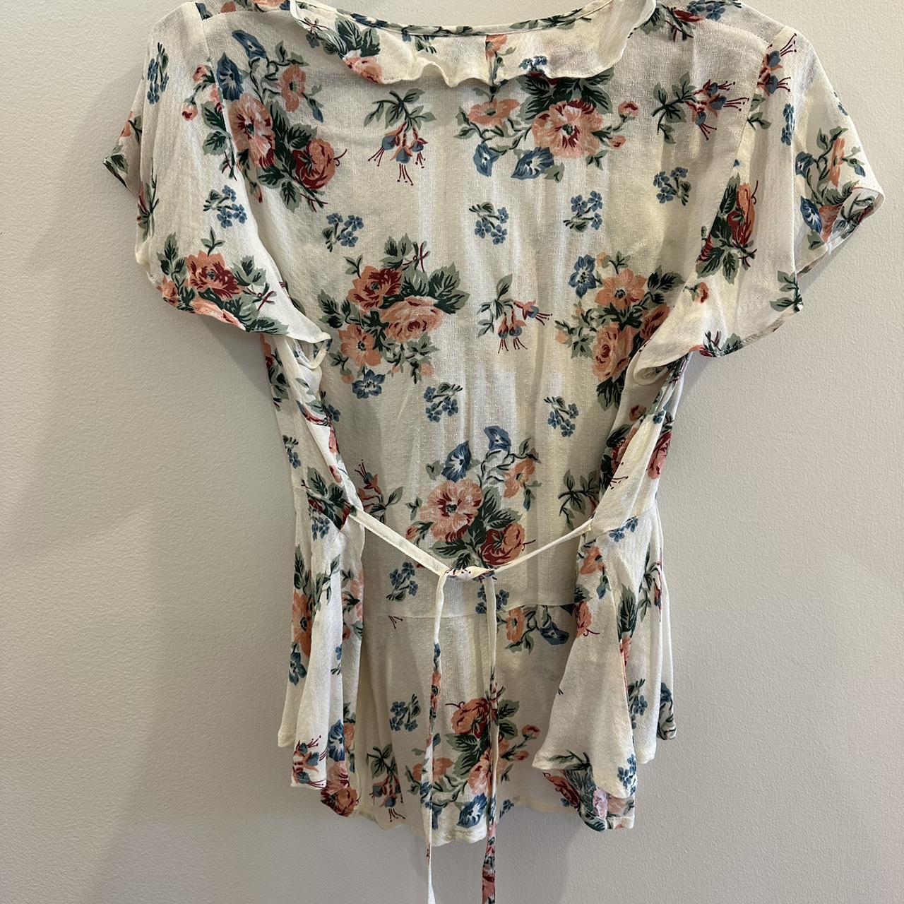 Auguste floral crop top size 6 - Depop