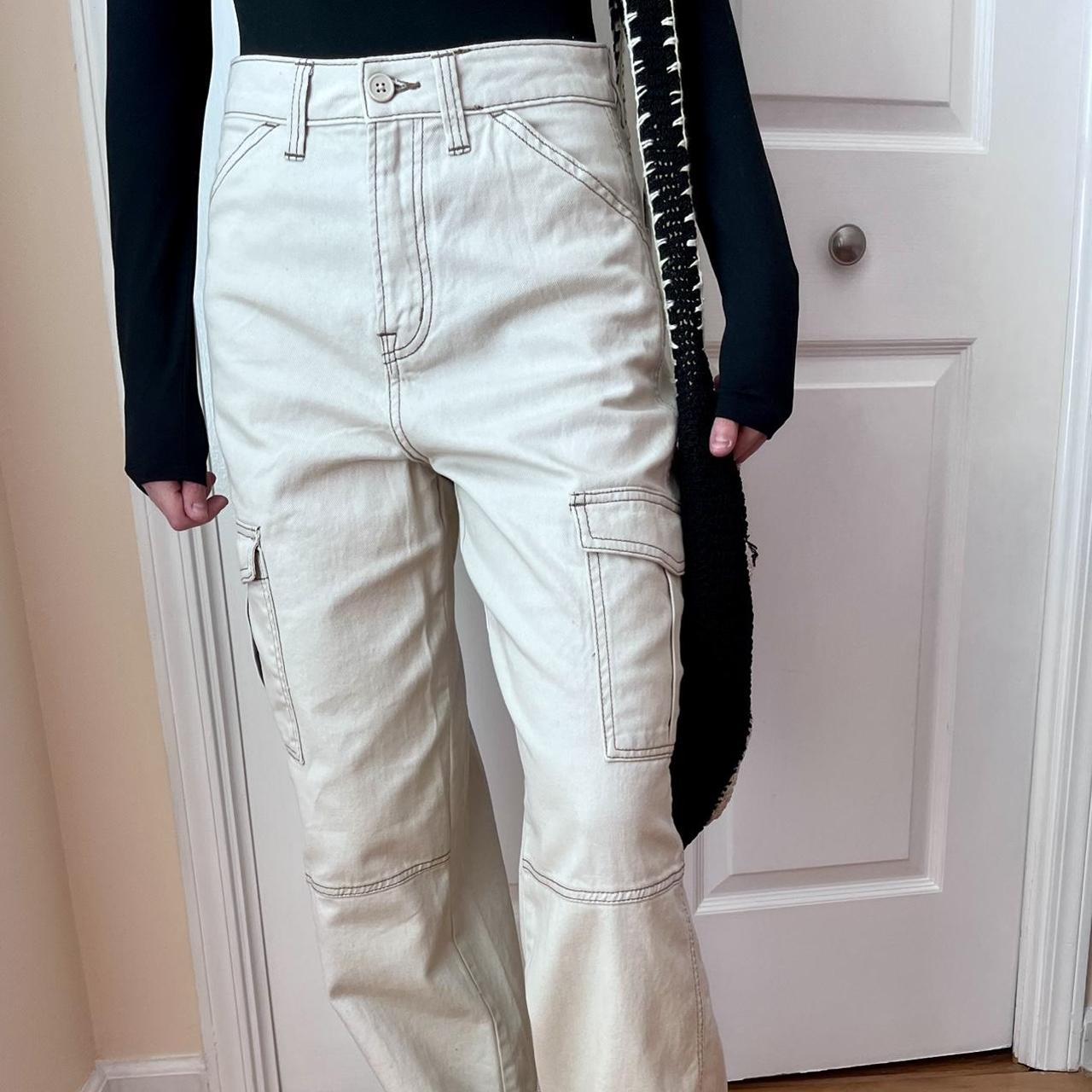 H&M Divided Twill Cargo Pants Too long for me (5’1)... Depop