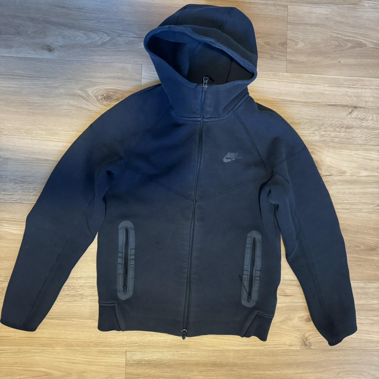 does nike tech run small