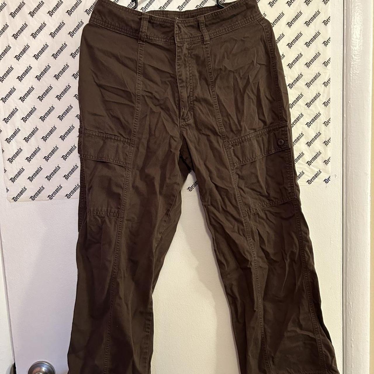 Lee cargo-type pants. they're really light weight - Depop