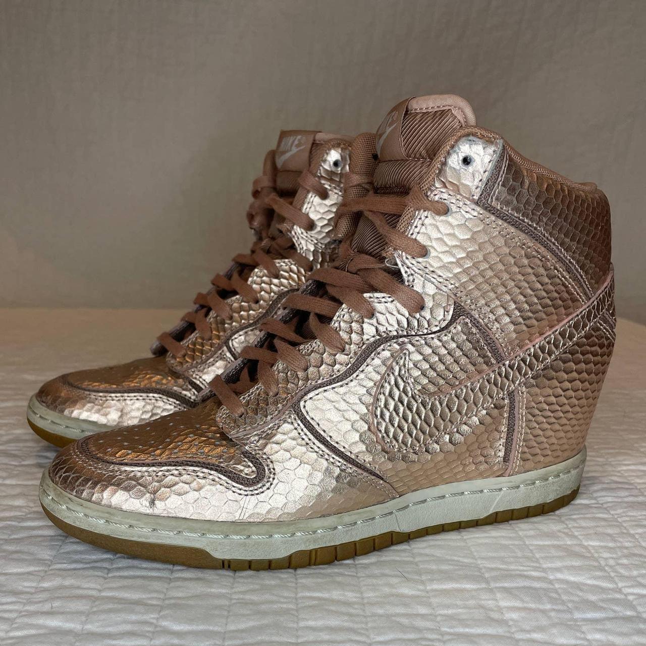 Gold wedge hotsell nike dunks