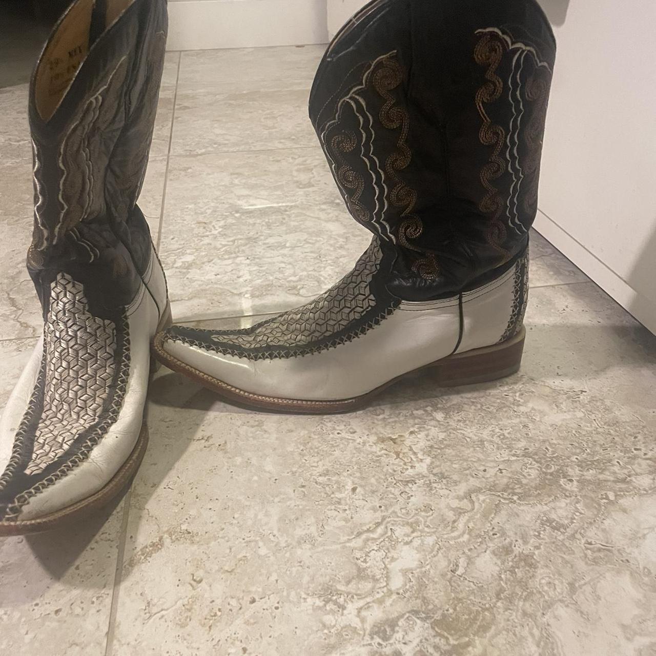mens cowboy boots size 10