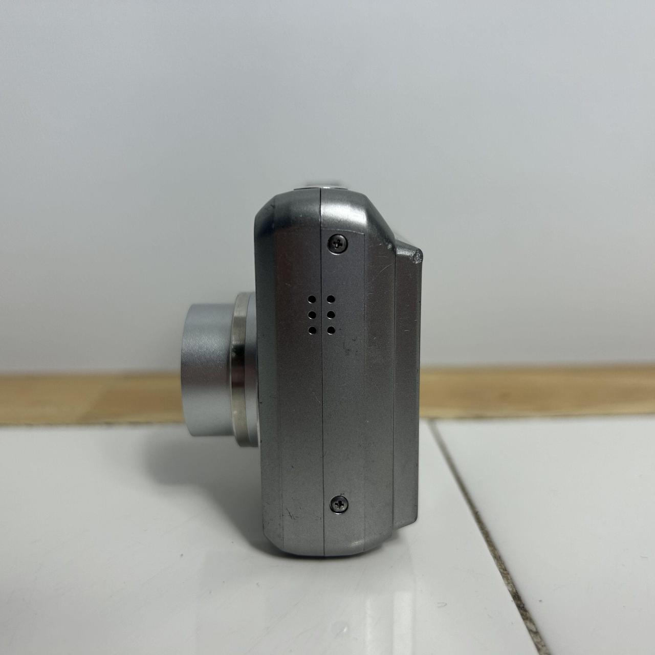 Samsung ES15 10.2MP 3x Zoom Compact Digital Camera... Depop