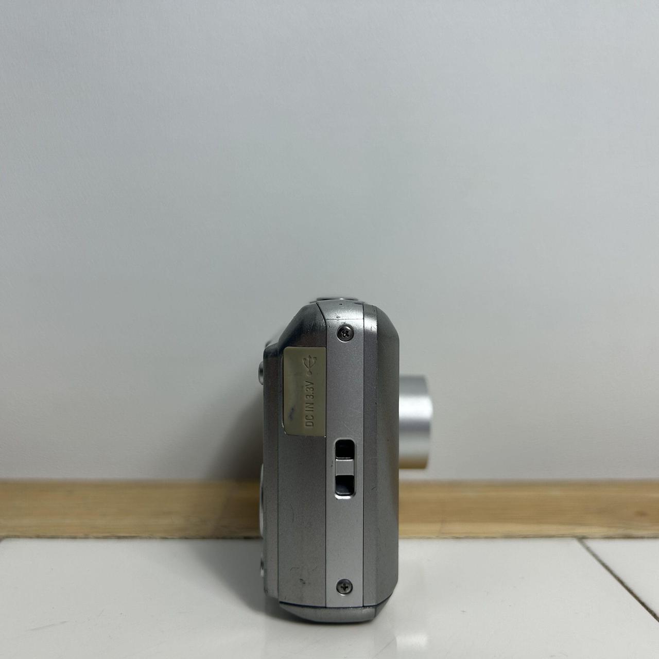 Samsung ES15 10.2MP 3x Zoom Compact Digital Camera... Depop