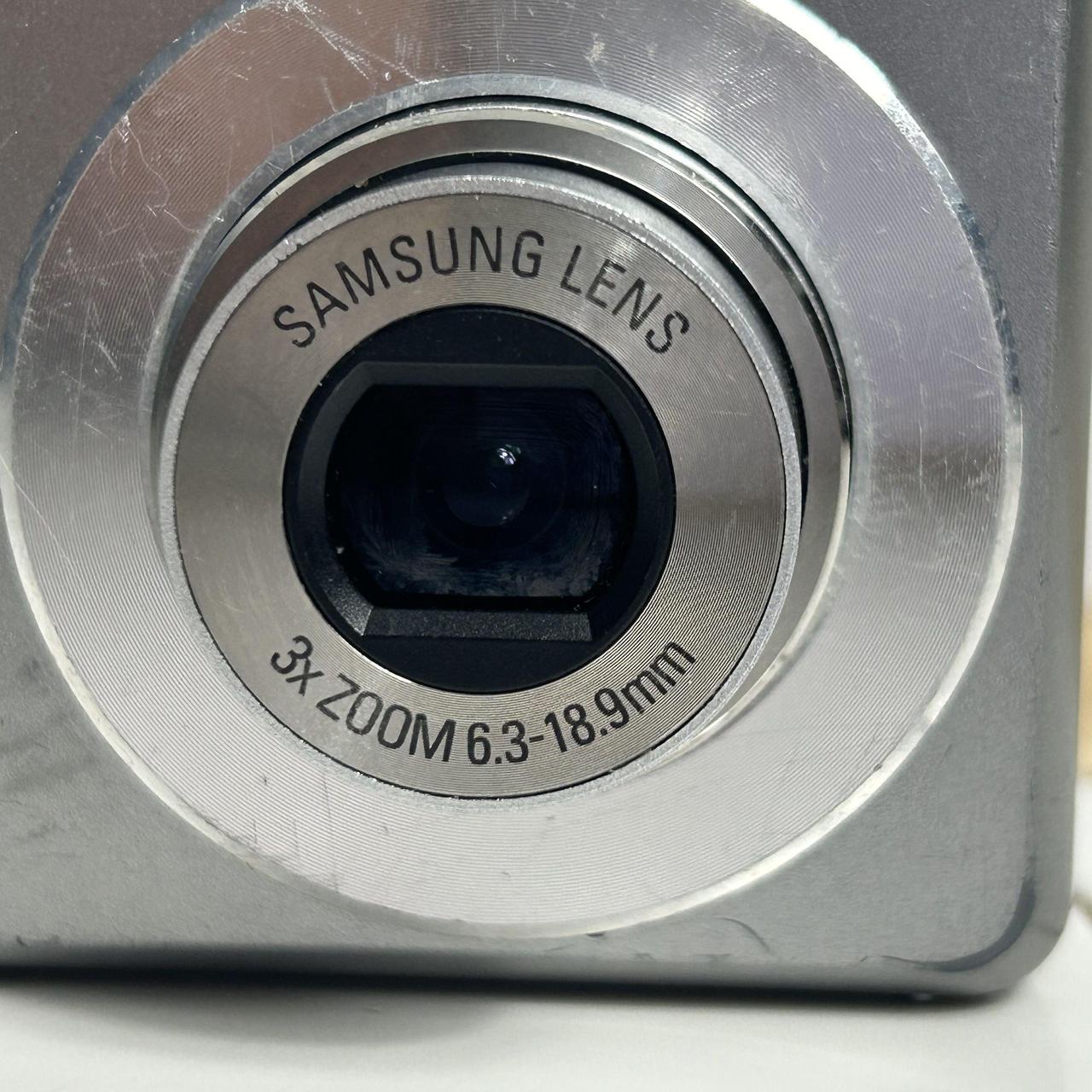 Samsung ES15 10.2MP 3x Zoom Compact Digital Camera... Depop