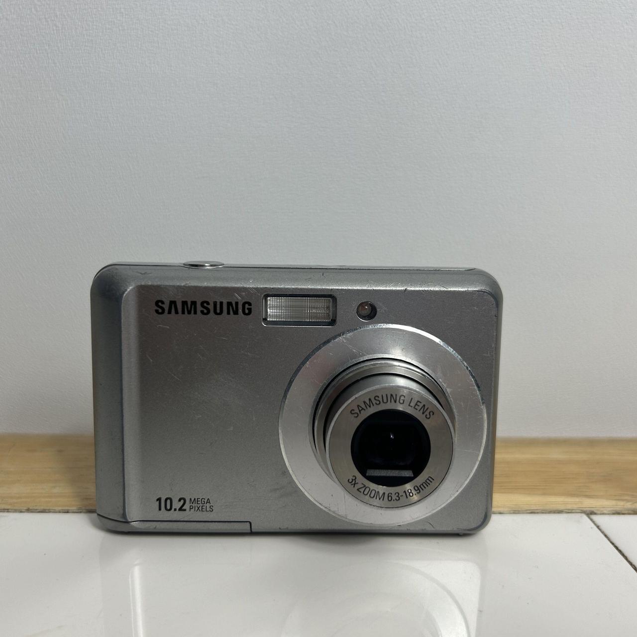 Samsung ES15 10.2MP 3x Zoom Compact Digital Camera... Depop