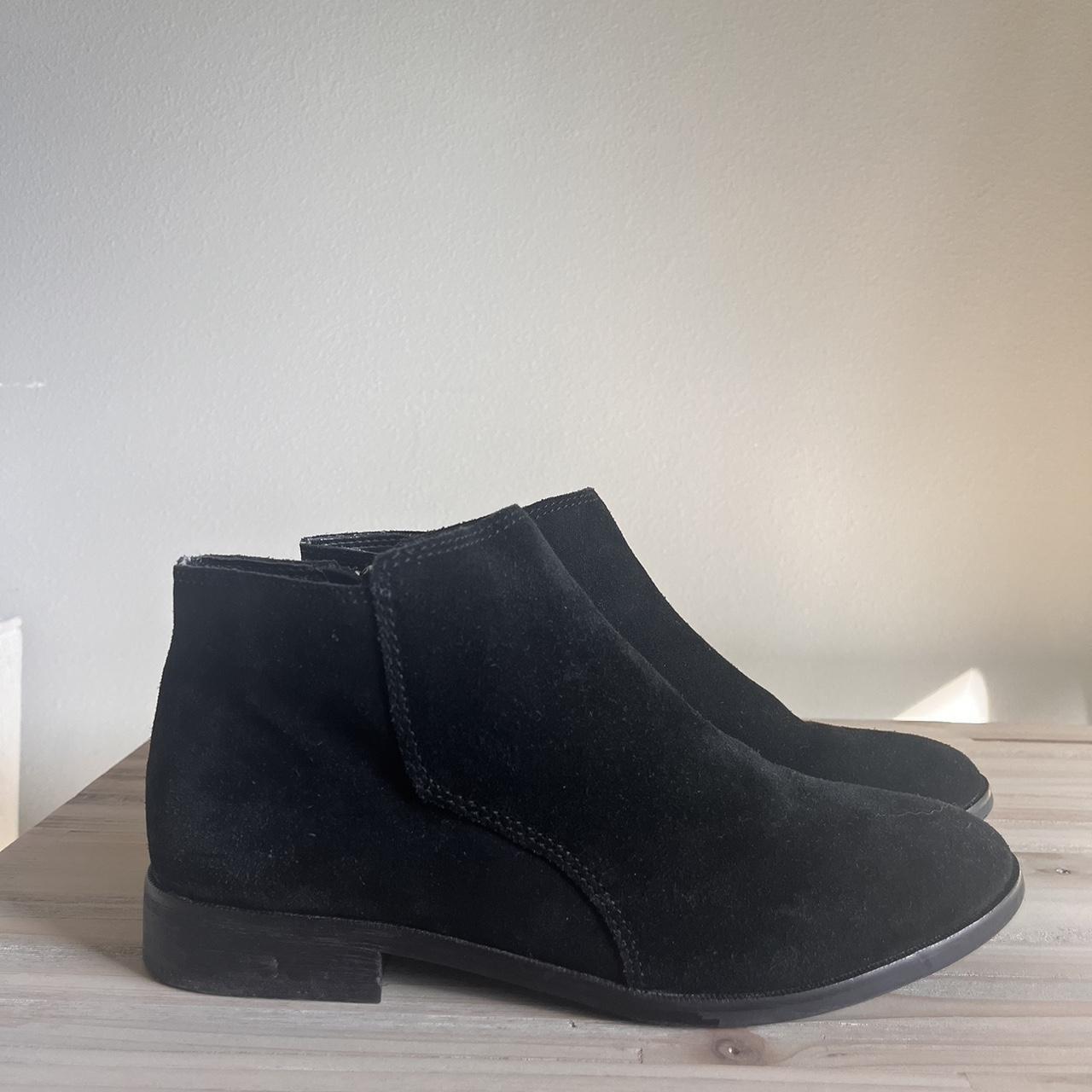 Black Gianni Bini booties, never worn - Depop