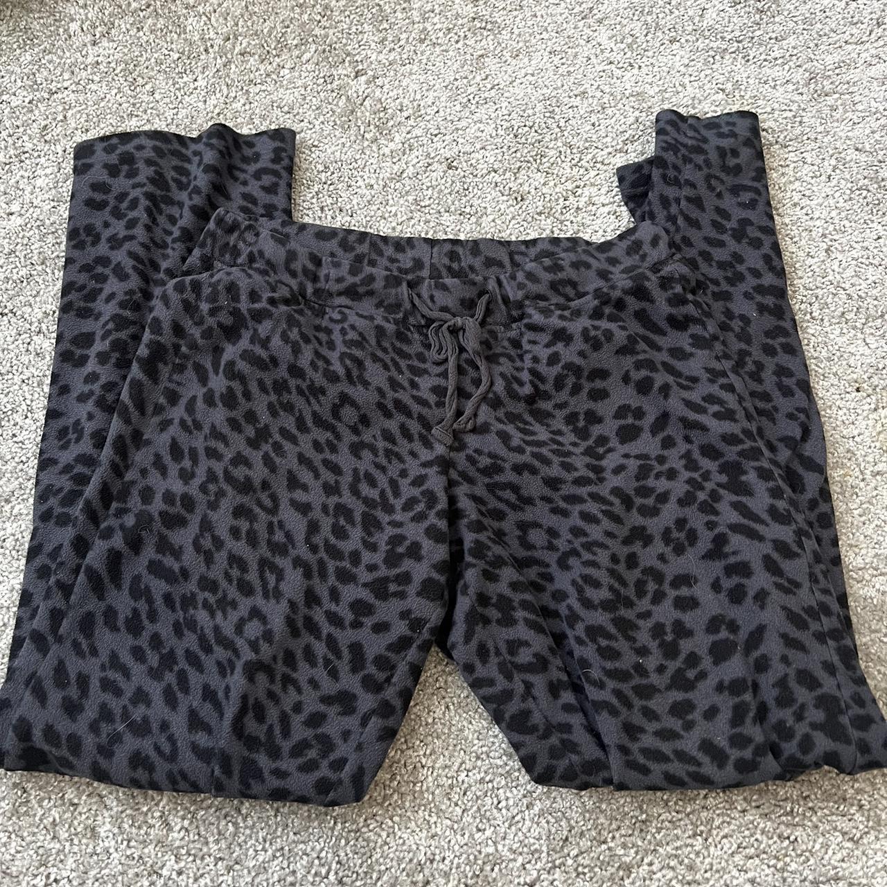 cheetah print old navy's joggers - super comfy - Depop