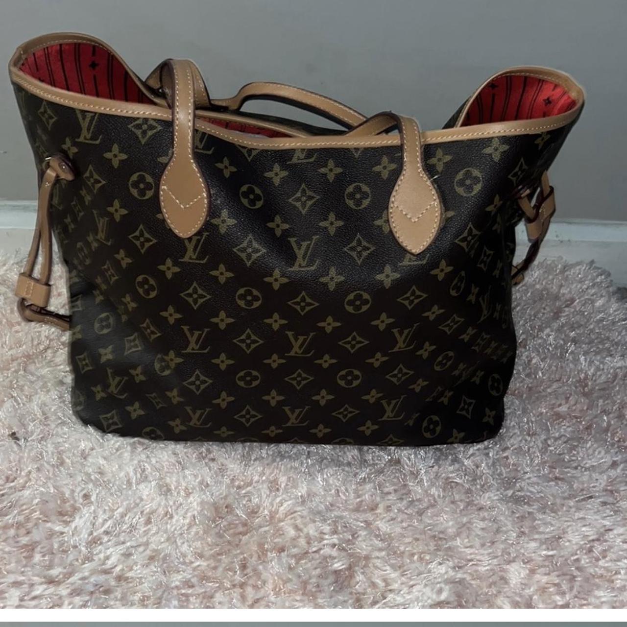 Louis vuitton purse medium size, any marks in the - Depop