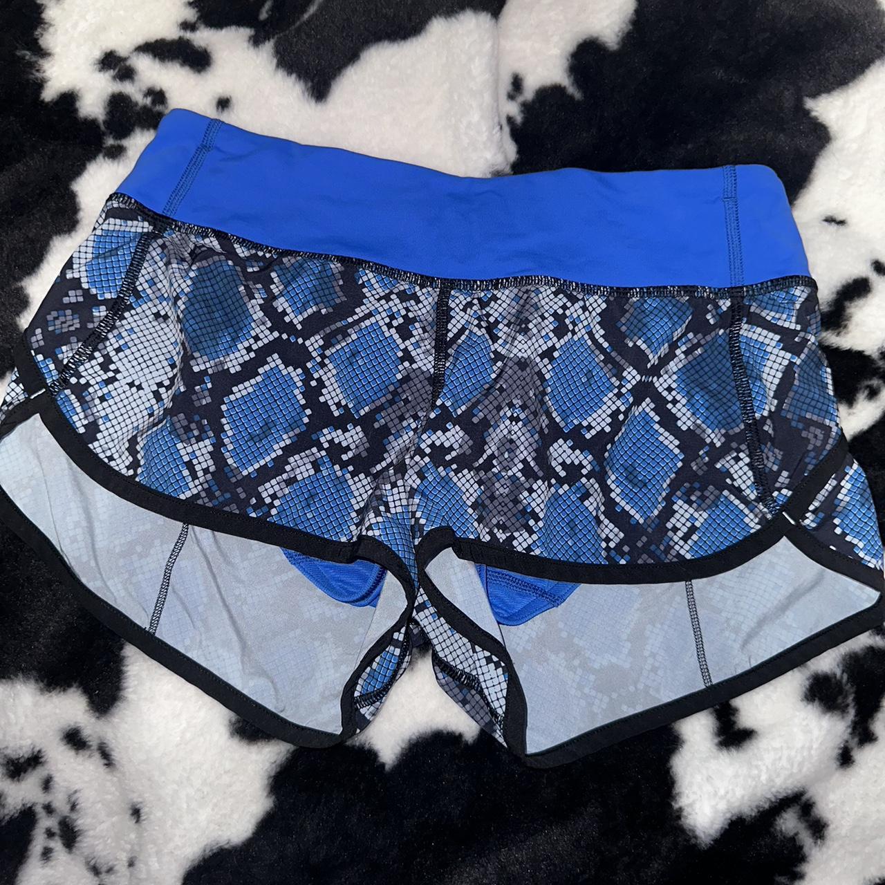 Blue fashion snakeskin shorts