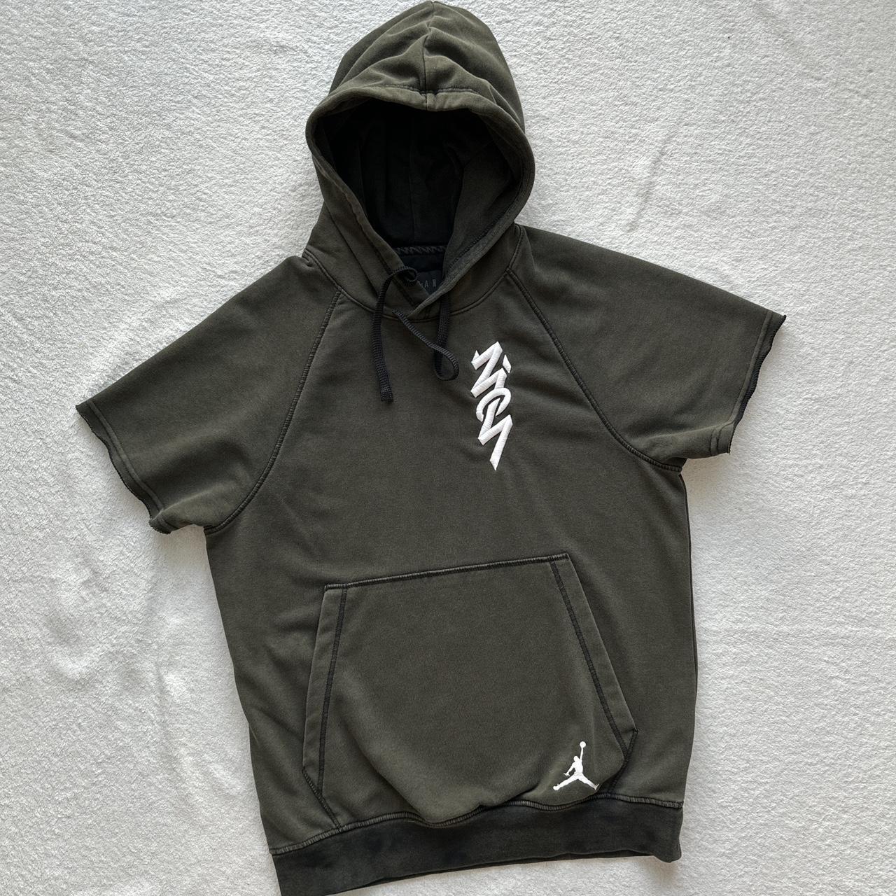 Nike hoodie best sale cut off sleeves