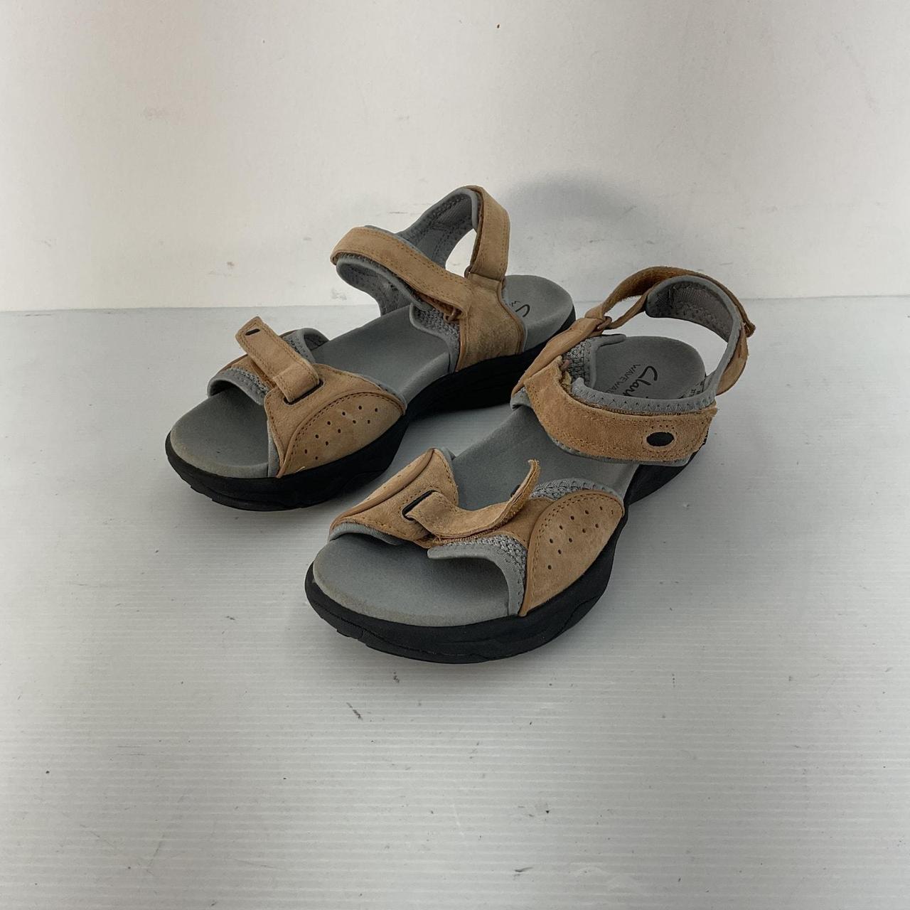 Women s Clarks Tan Leather Wave Grip Sandals Size 7