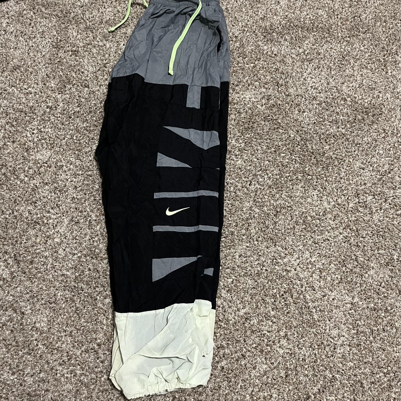 Nike windbreaker-pants - Depop