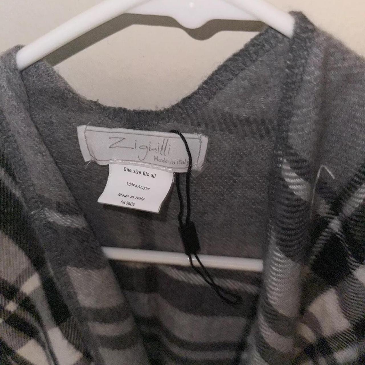 This beautiful Zighilli scarf is perfect for Depop