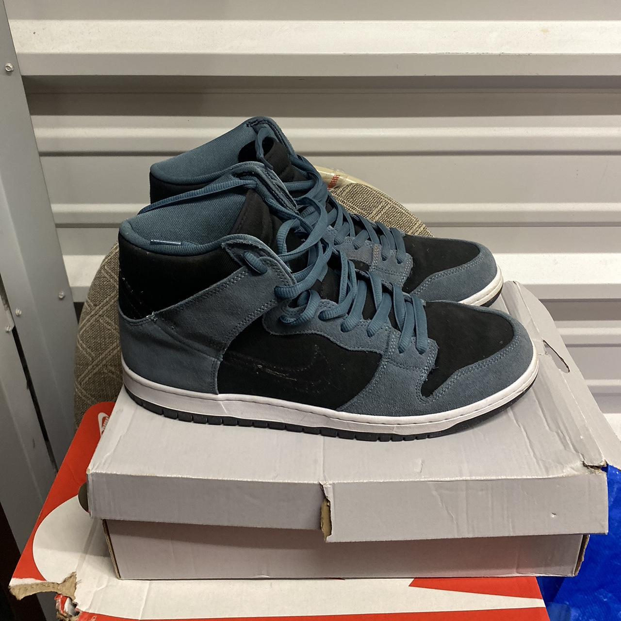 nike studs below 1500