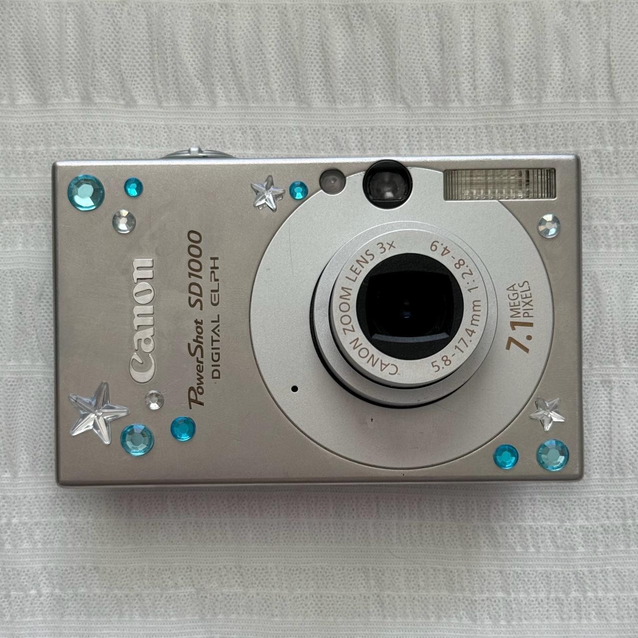 Canon Powershot SD1000 Digital ELPH Camera Bundle 💗... Depop
